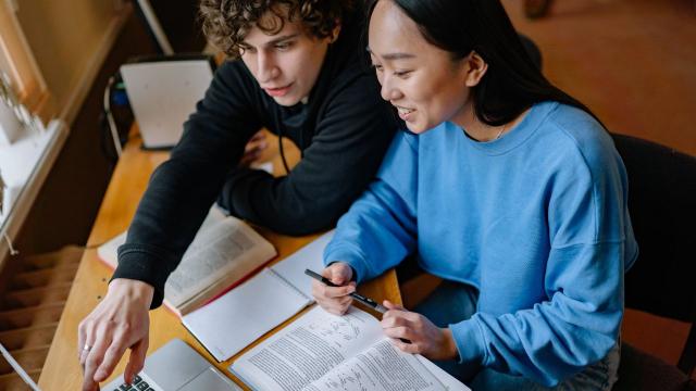 Gambar Artikel Mahasiswa Dan Penguatan Literasi Digital Untuk Meningkatkan Kompetensi Akademik Dan Profesional