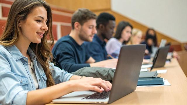 Mahasiswa Dan Penguatan Karakter Sosial: Membangun Generasi Berintegritas Dan Peduli