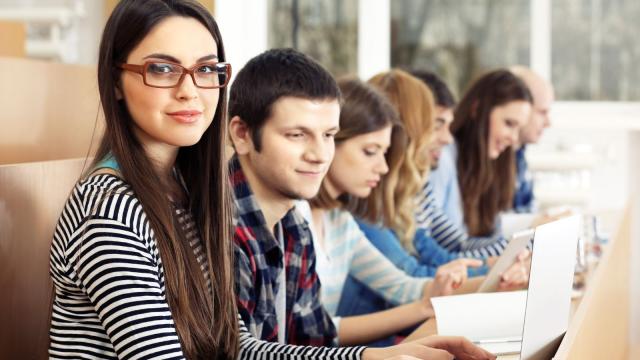 Mahasiswa Dan Adaptasi Era Society 5.0: Mengintegrasikan Teknologi, Karakter, Dan Kepedulian Sosial