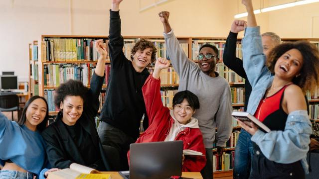 Gambar Artikel Pentingnya Literasi Keuangan Bagi Mahasiswa: Bekal Cerdas Mengelola Masa Depan