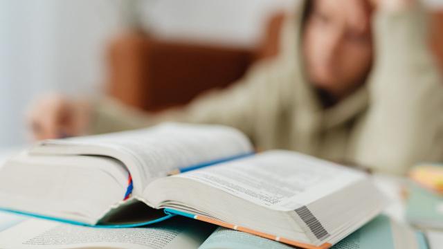 Gambar Artikel Pergaulan Mahasiswa Dan Kesehatan Mental: Membangun Lingkungan Kampus Yang Sehat