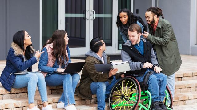 Gambar Artikel Peran Kurikulum Perguruan Tinggi Dalam Membentuk Mahasiswa Yang Siap Menghadapi Dunia Kerja