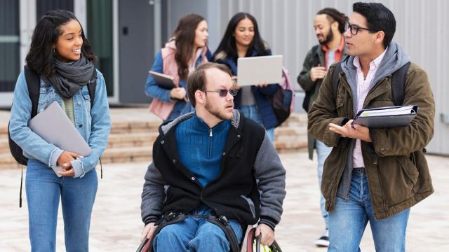 Dinamika Kehidupan Mahasiswa Di Kampus: Belajar, Berorganisasi, Dan Menjaga Keseimbangan Hidup