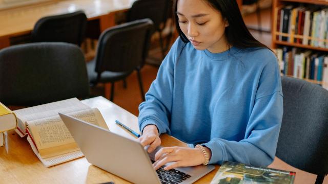 Gambar Artikel Strategi Sukses Mahasiswa: Mengelola Akademik, Organisasi, Dan Kehidupan Sosial Secara Seimbang