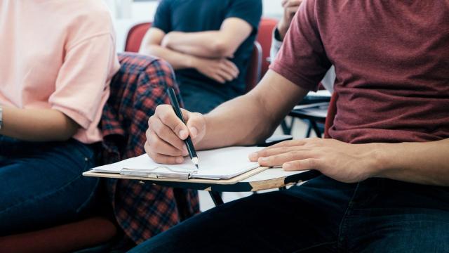 Gambar Artikel Mahasiswa Dan Pergaulan Positif: Membangun Relasi Sehat Di Kampus
