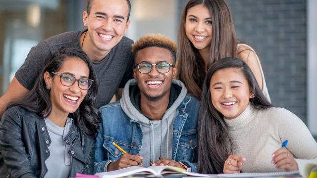 Gambar Artikel Strategi Mahasiswa Sukses: Menjaga Keseimbangan Akademik, Sosial, Dan Kesehatan Di Universitas Indonesia