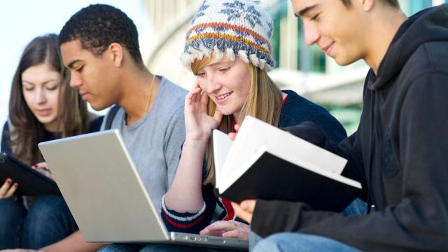 Belajar Hidup Dari Kampus: Pengalaman Mahasiswa Yang Membentuk Karakter Dan Pola Pikir